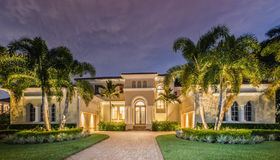 976 Monterey Point NE, St Petersburg, FL 33704
