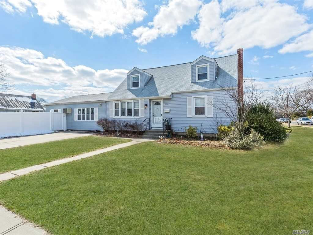 550 17th St W. Babylon, NY 11704 is now new to the market! Richard