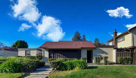 302 Creekview Court, Vacaville, CA 95688