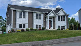 1 Amherst Dr, Auburn, MA 01501