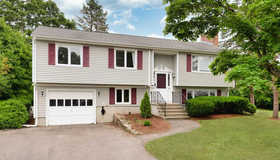 14 Manchester Pl, Natick, MA 01760