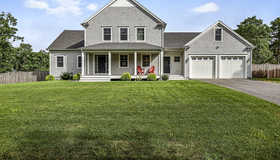 8 Little Farm Ln, Falmouth, MA 02540