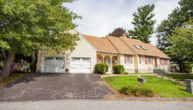 2 Trevor Ln, Worcester, MA 01605