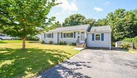 4 Clinton Ave, Walpole, MA 02081