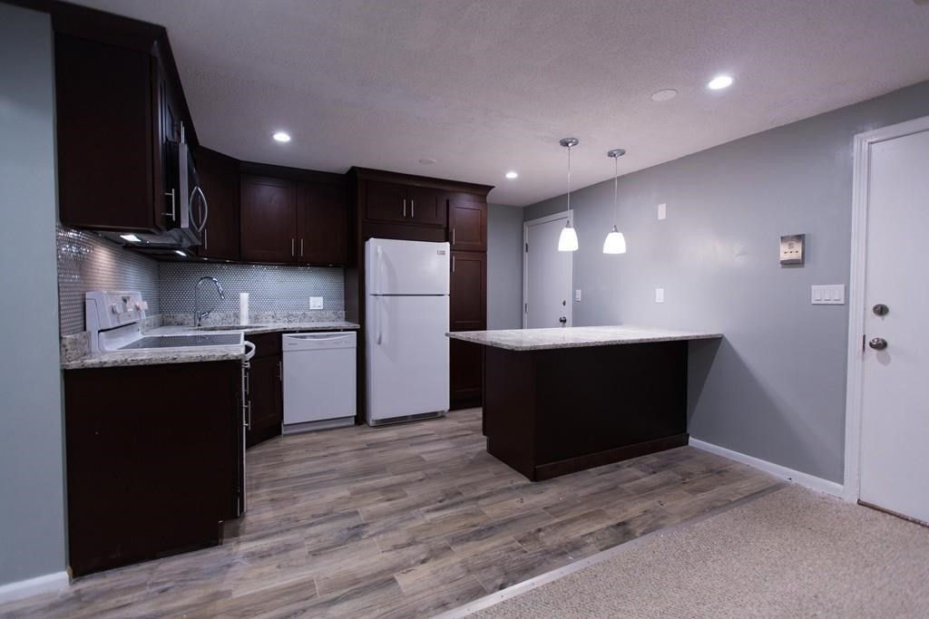 3 Hallmark Gardens 5, Burlington, MA 01803 is now new to the market