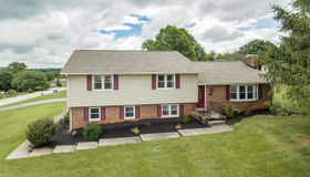 1834 Oakwood Drive, Hanover, PA 17331