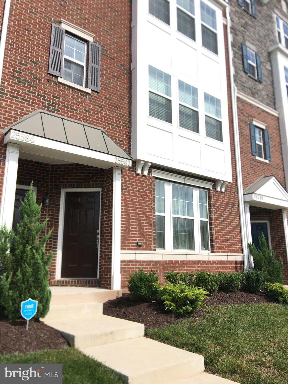 25582 Tolar Square, Chantilly, VA 20152 Jessica Riutort