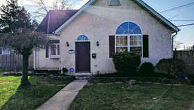 102 E Jefferson Avenue, Magnolia, NJ 08049