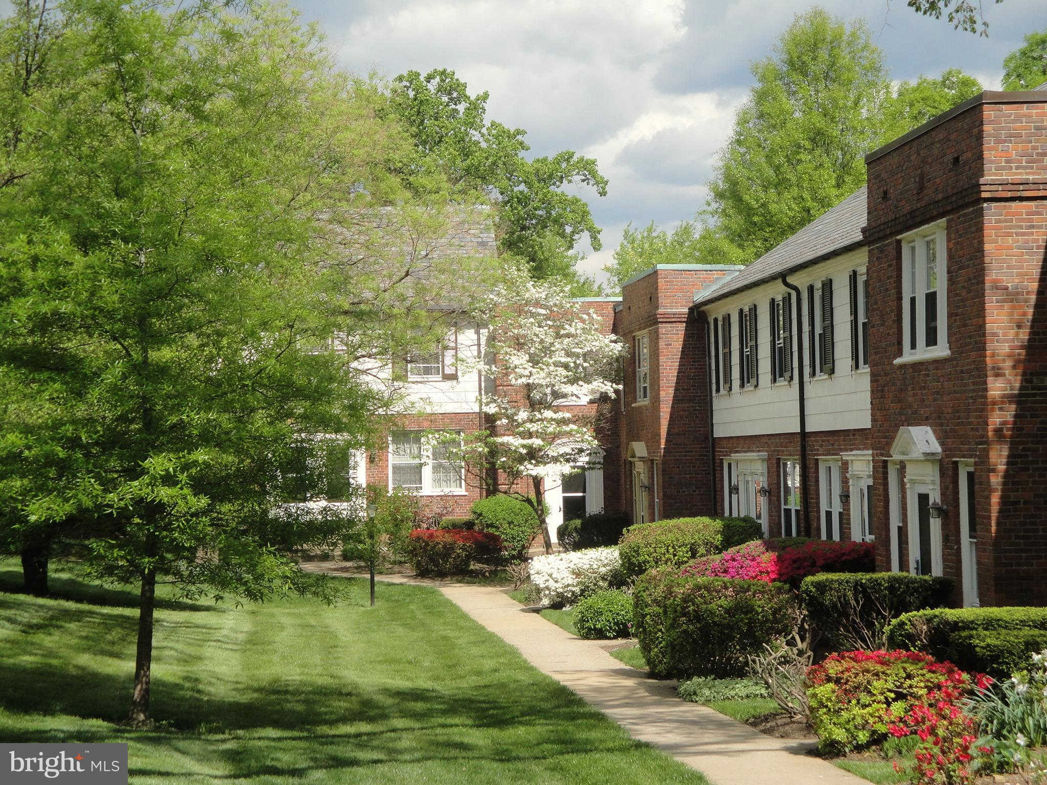 1401 S EDGEWOOD ST S #489 ARLINGTON, VA 22204 is now new to the market!