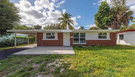 1240 Embassy Ln, Naples, FL 34104