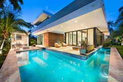 2300 Sunset Dr, Miami Beach, FL 33140
