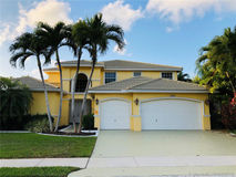 15981 sw 4th St, Pembroke Pines, FL 33027