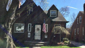 1309 Roslyn Rd, Grosse Pointe Woods, MI 48236