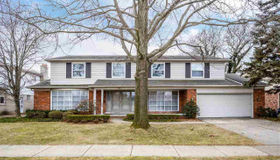 899 Briarcliff, Grosse Pointe Woods, MI 48236