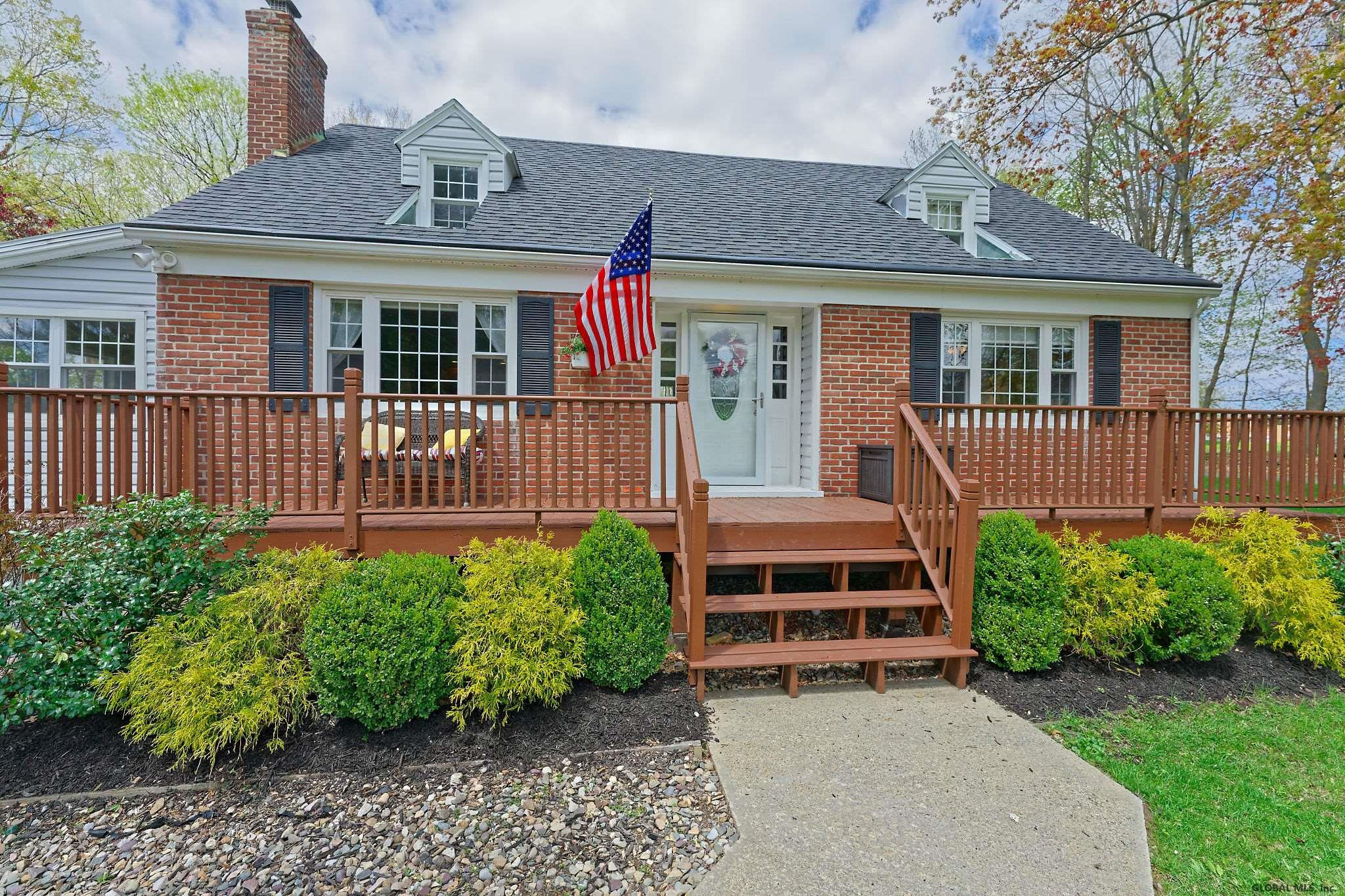 146 Bloomingrove Dr, North Greenbush, NY 121808403 is now new to the