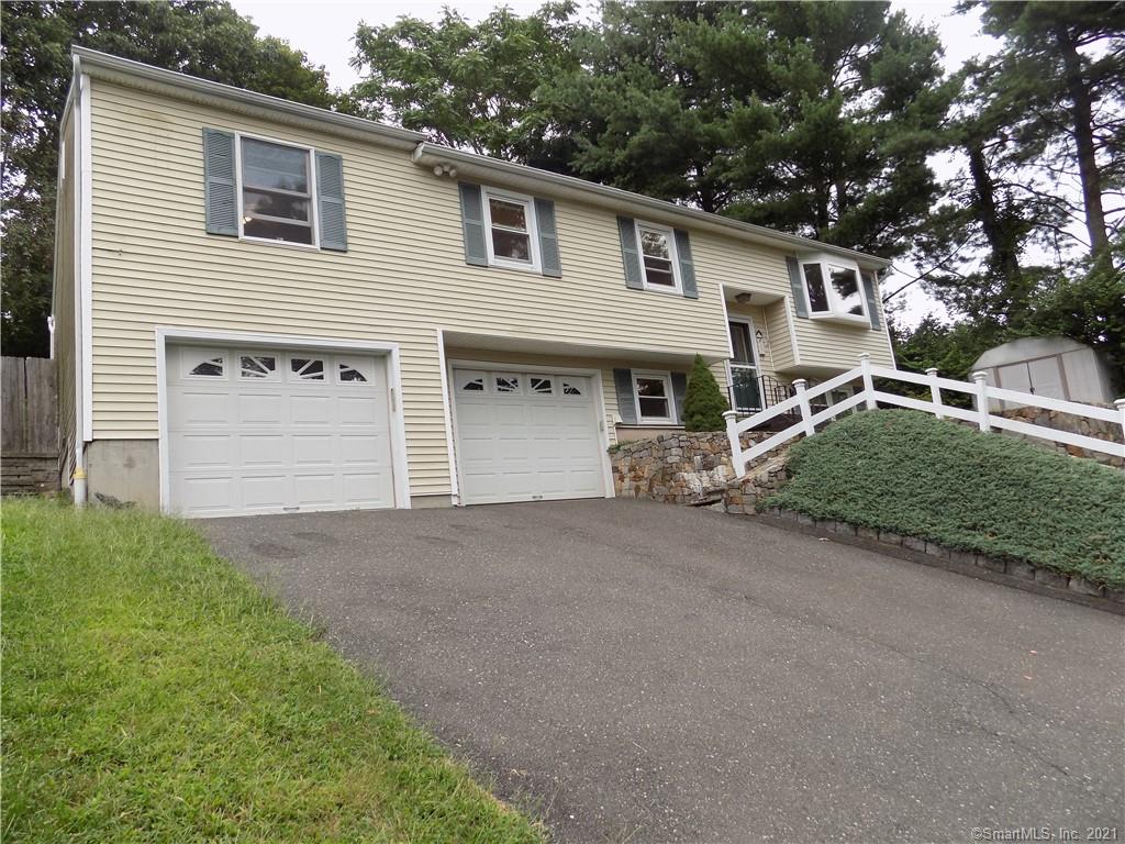 17 Fleetwood Drive, Danbury, CT 06810 DiLillo Real Estate