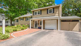 27 Countryside Ln, Norwood, MA 02062