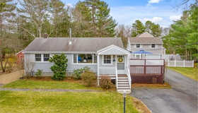 92 Edgewater Dr, Wareham, MA 02571