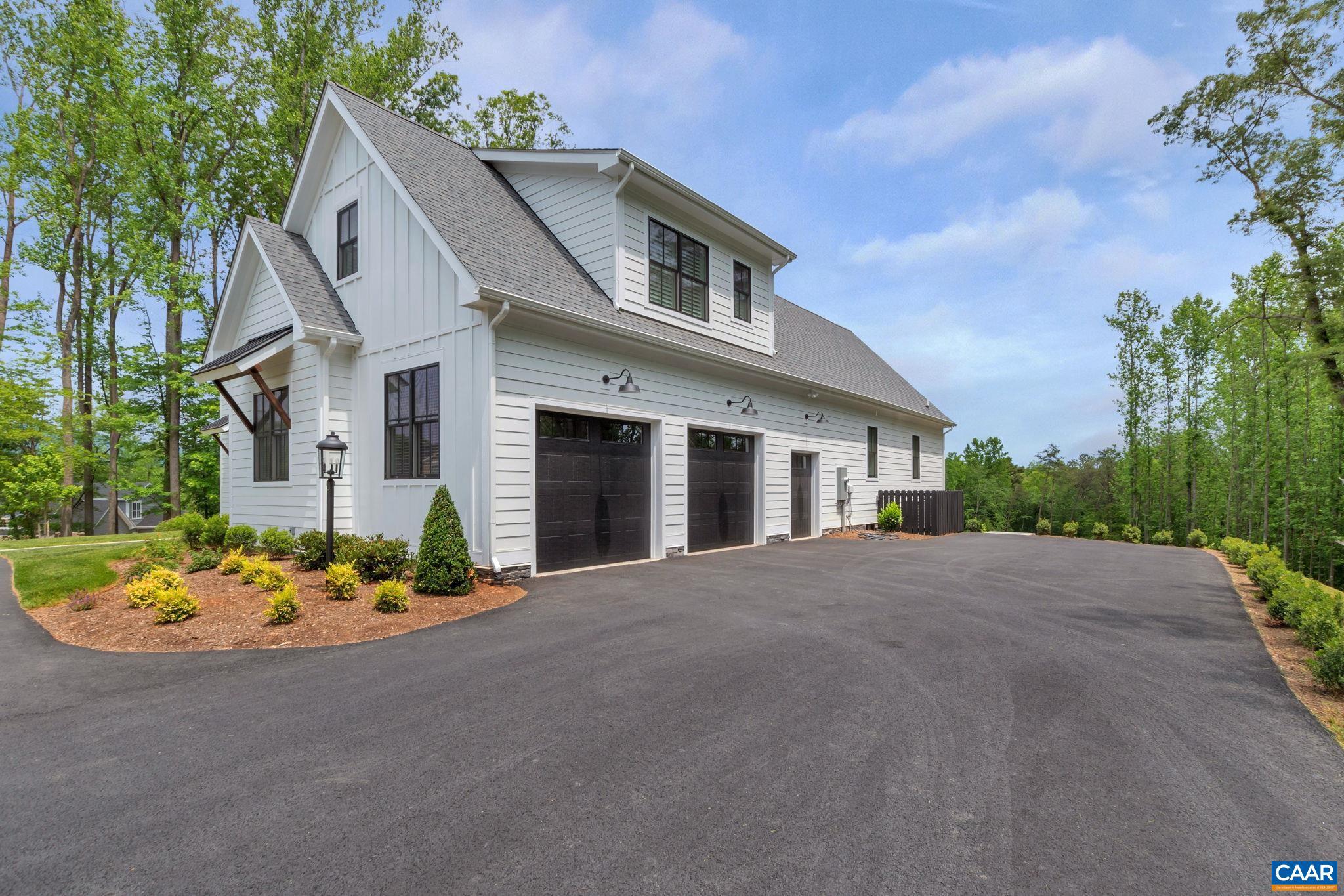 Real estate listing preview #6