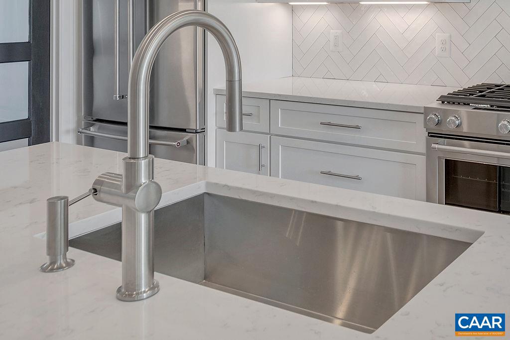 Real estate listing preview #11