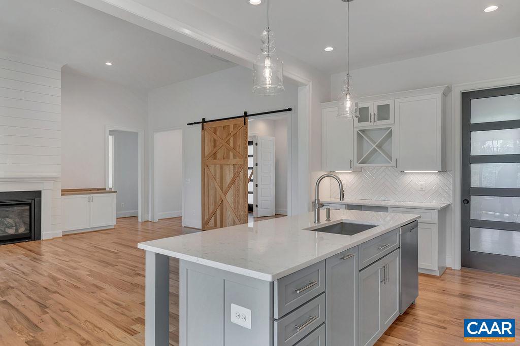 Real estate listing preview #15