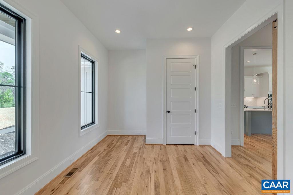 Real estate listing preview #18