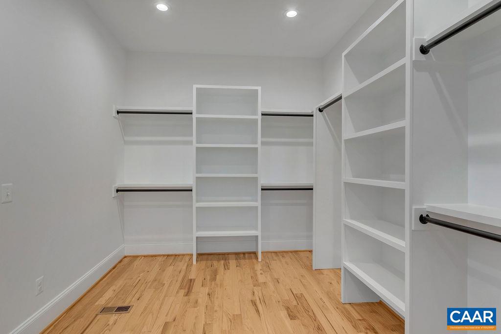 Real estate listing preview #24