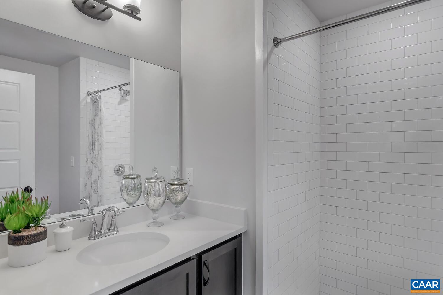 Real estate listing preview #16