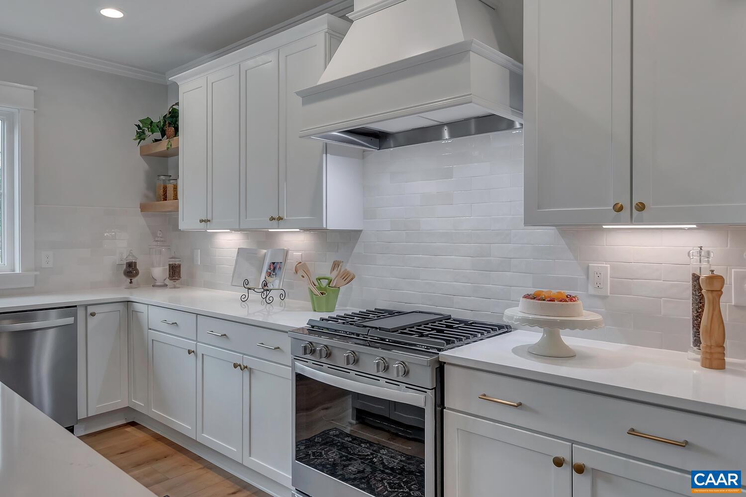 Real estate listing preview #14