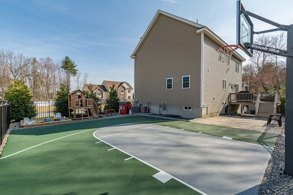 2 Hemlock Lane, Billerica, MA 01821 Burns & Egan Realty Group, LLC