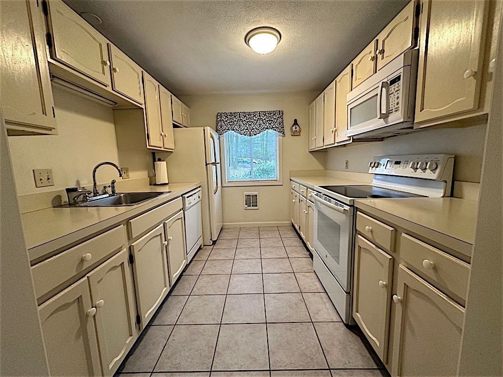 110 Highwood Drive 110, Franklin, MA 02038 Lorraine Kuney