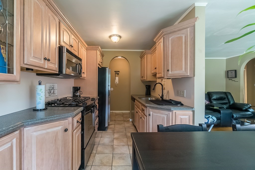 288 Regency Park Dr 288, Agawam, MA 01001 MADEIRA Real Estate