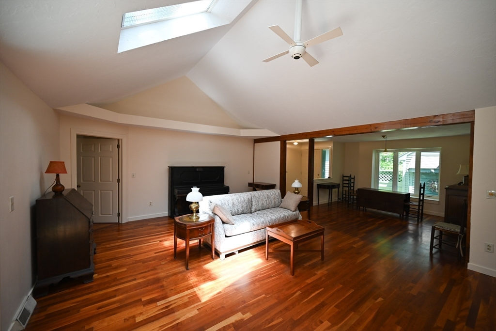 155 Maynard Rd, Framingham, MA 01701 Kathy Foran GRI, ABR