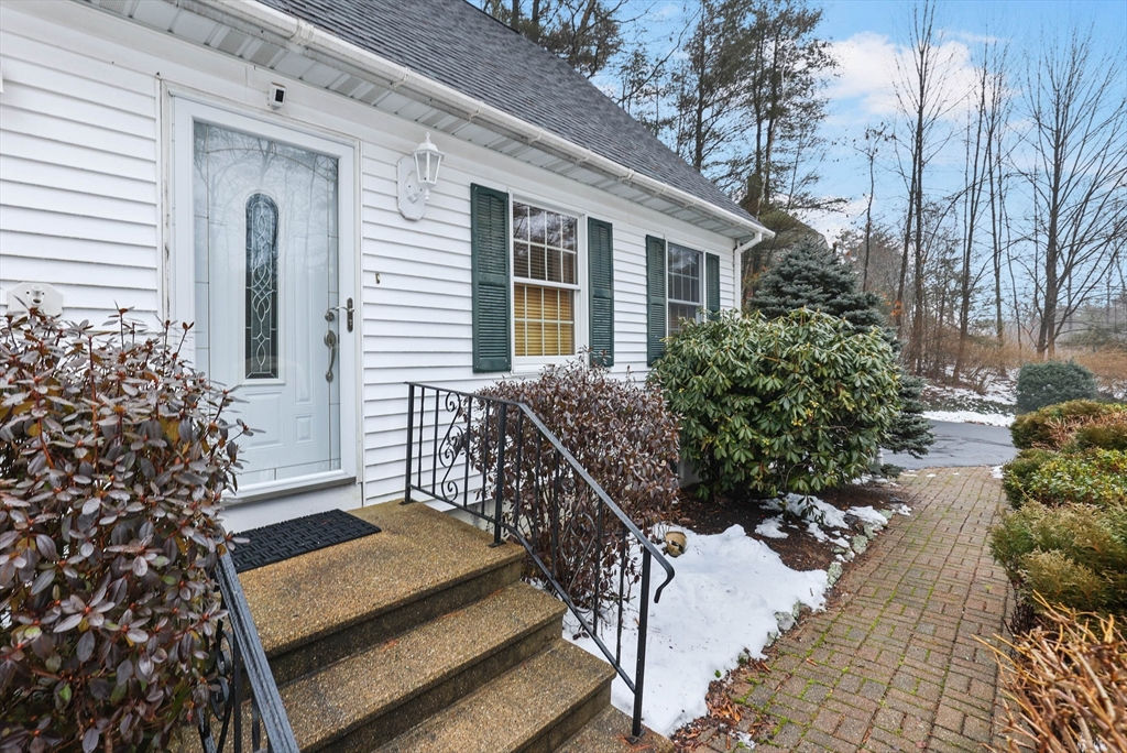 73 Allen Rd, Sturbridge, MA 01566 Red Door Realty