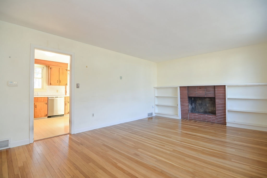 6 Sabatinelli Rd, Milford, MA 01757 Afonso Real Estate