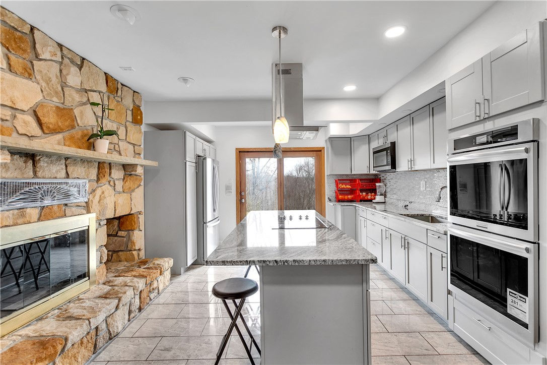 232 Springhouse Drive, Jefferson Hills, PA 15025 Deacon & Hoover Real Estate Advisors