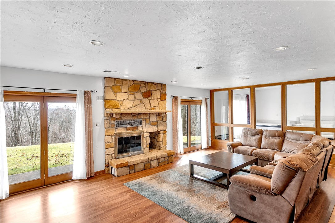 232 Springhouse Drive, Jefferson Hills, PA 15025 Deacon & Hoover Real Estate Advisors