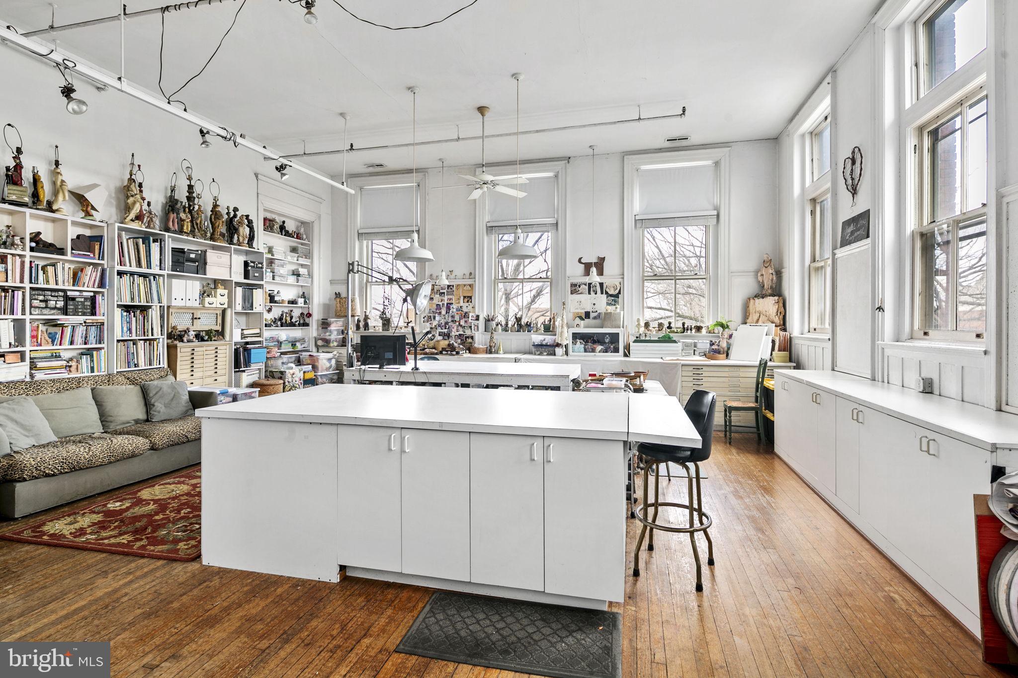 Real estate listing preview #16