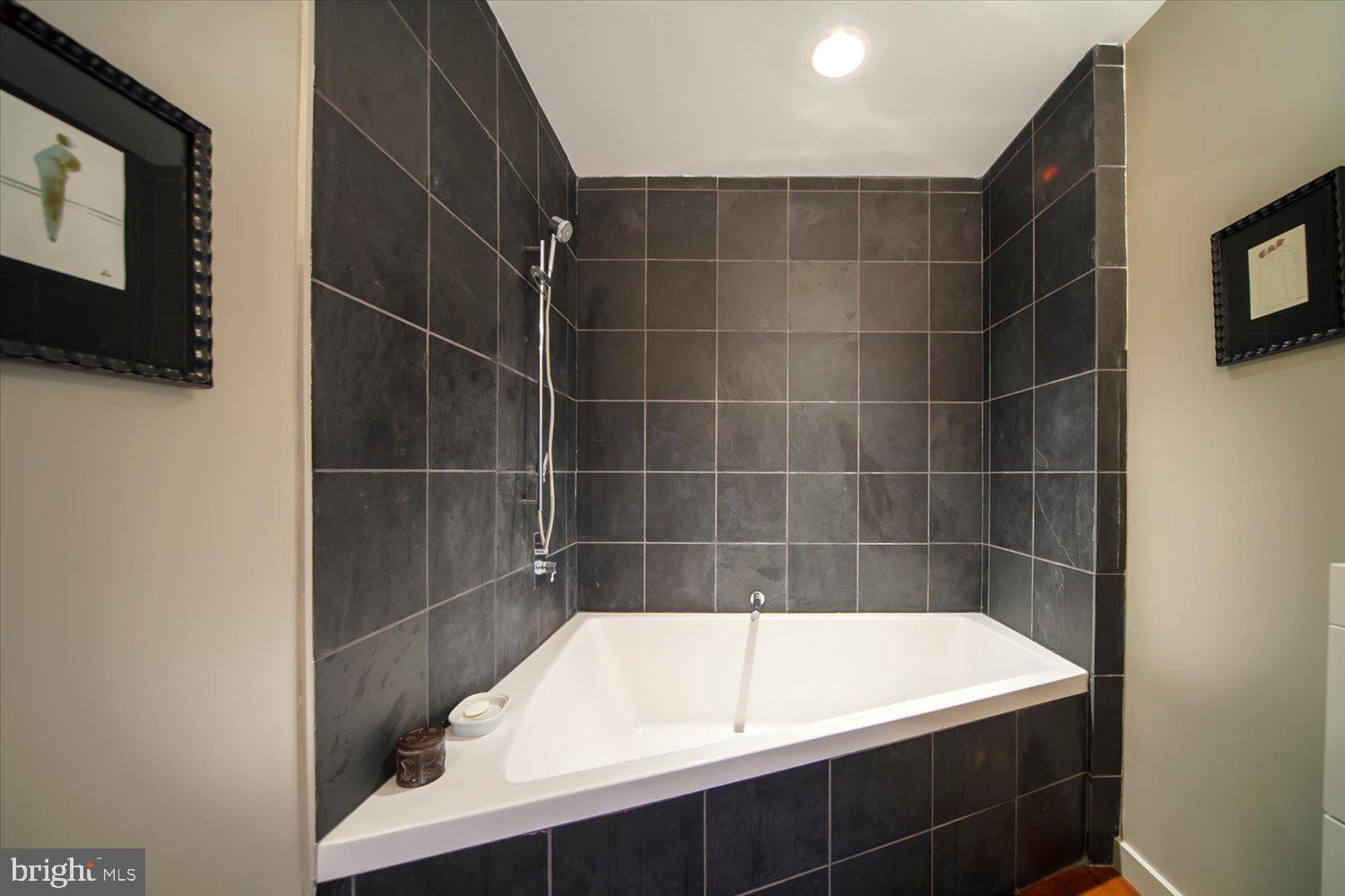 Real estate listing preview #34