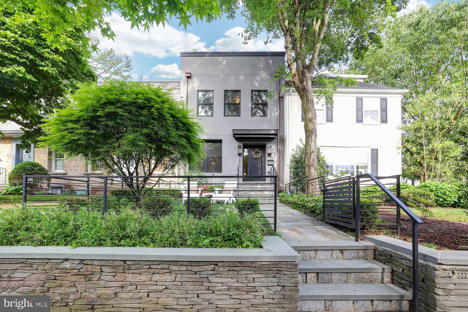 Real estate listing preview #1