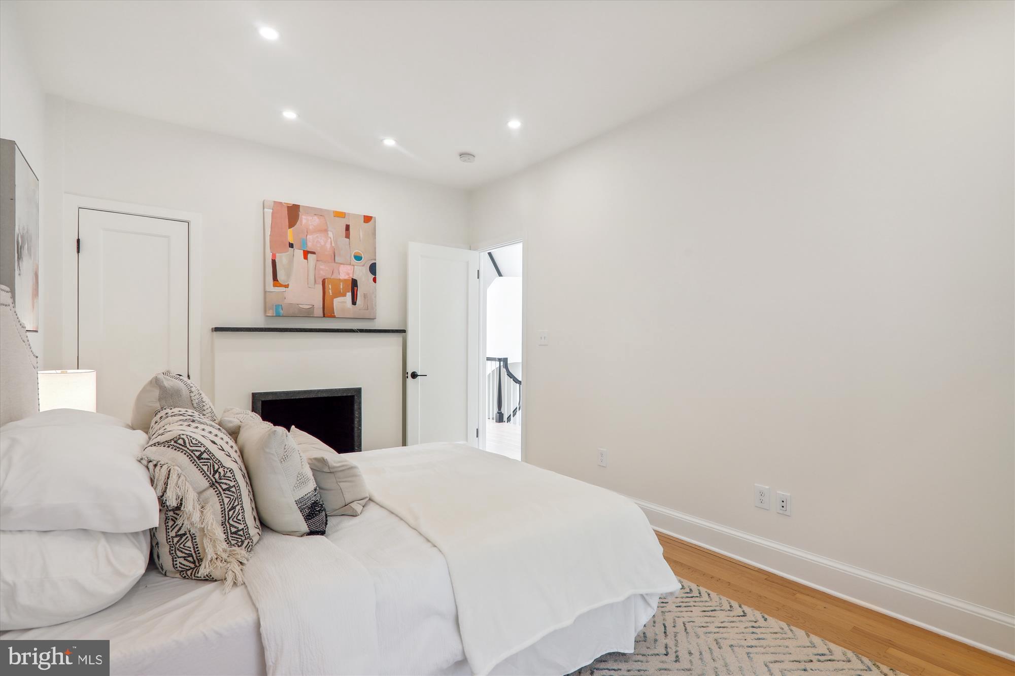 Real estate listing preview #42