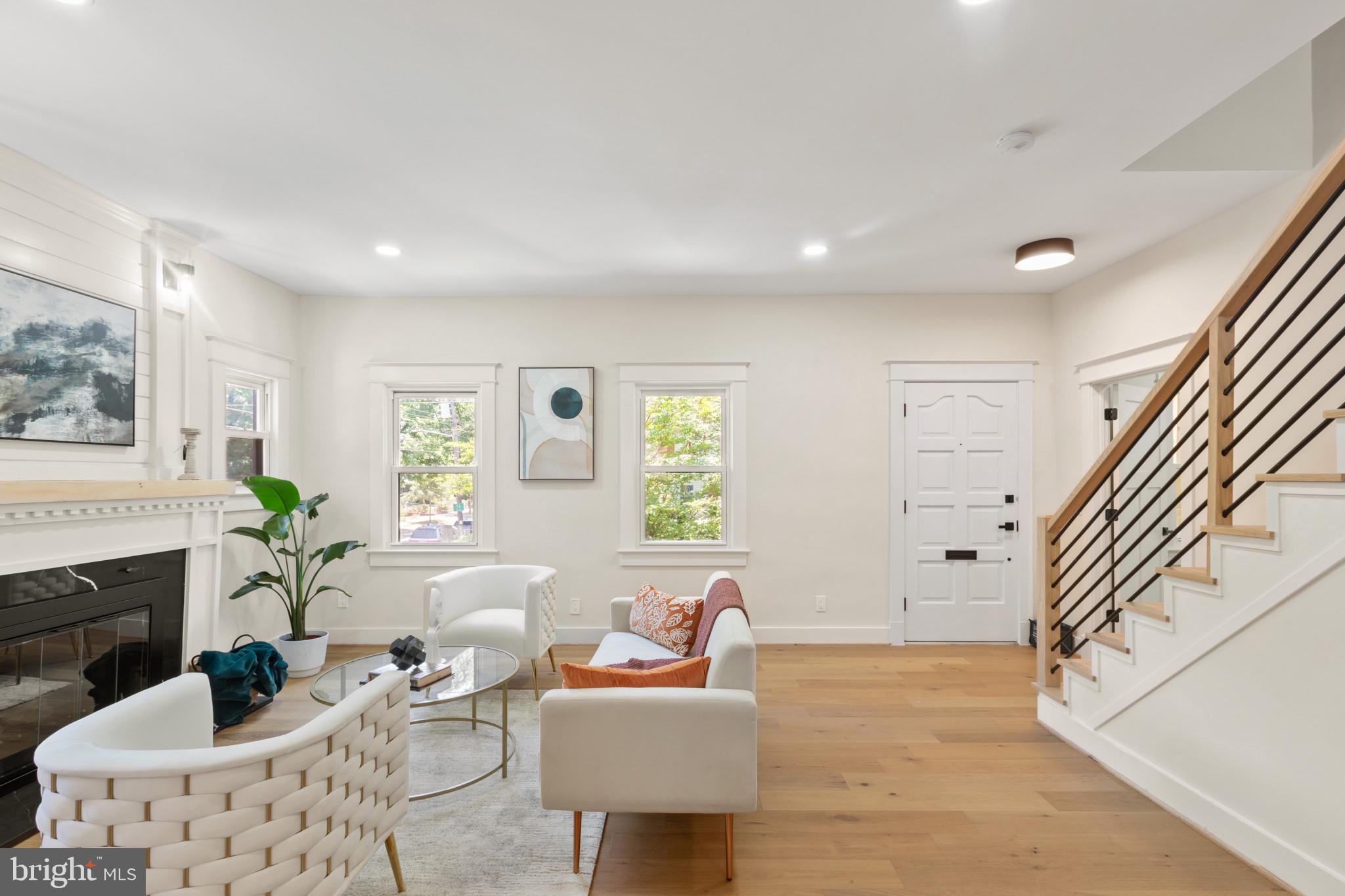 Real estate listing preview #8