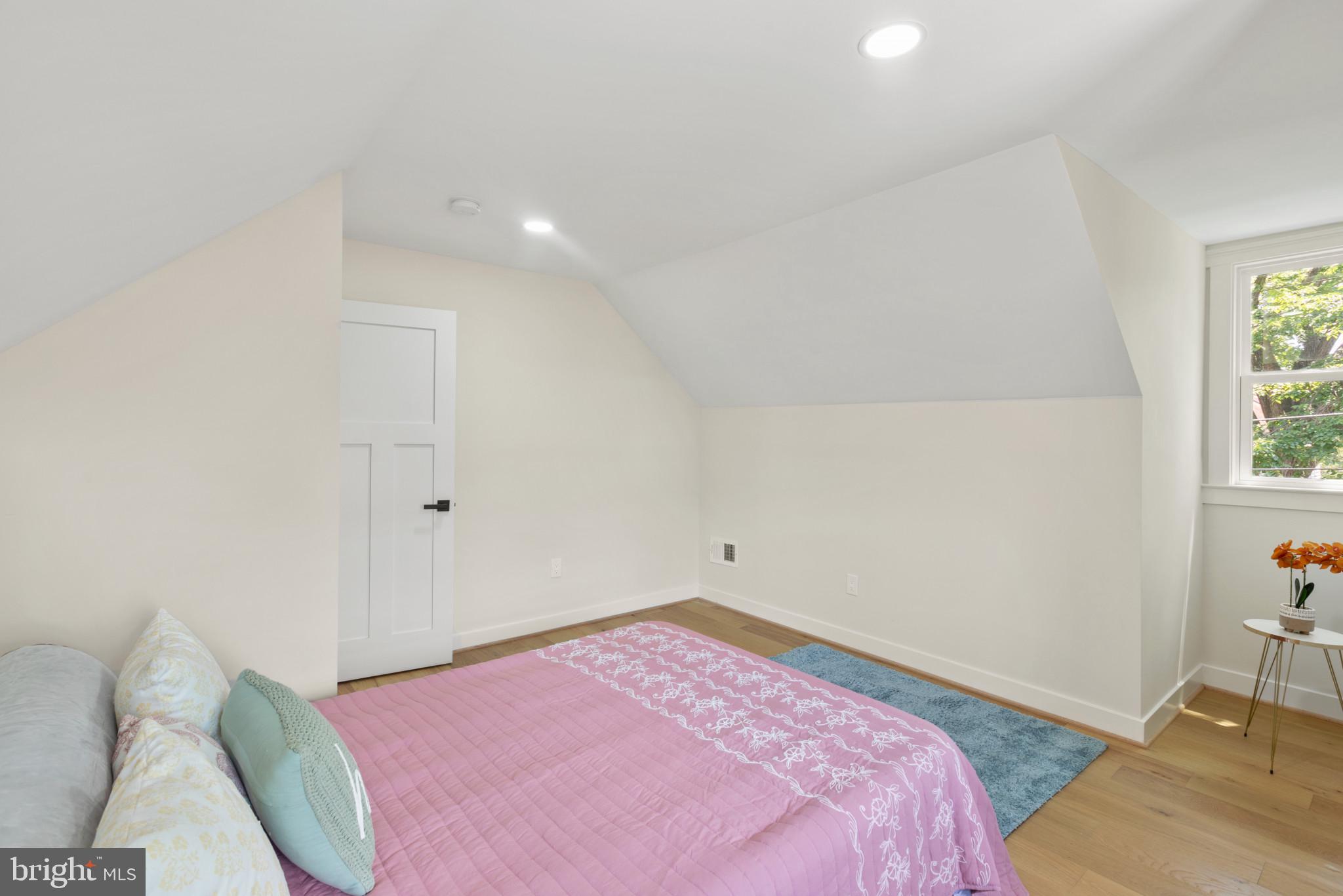 Real estate listing preview #38