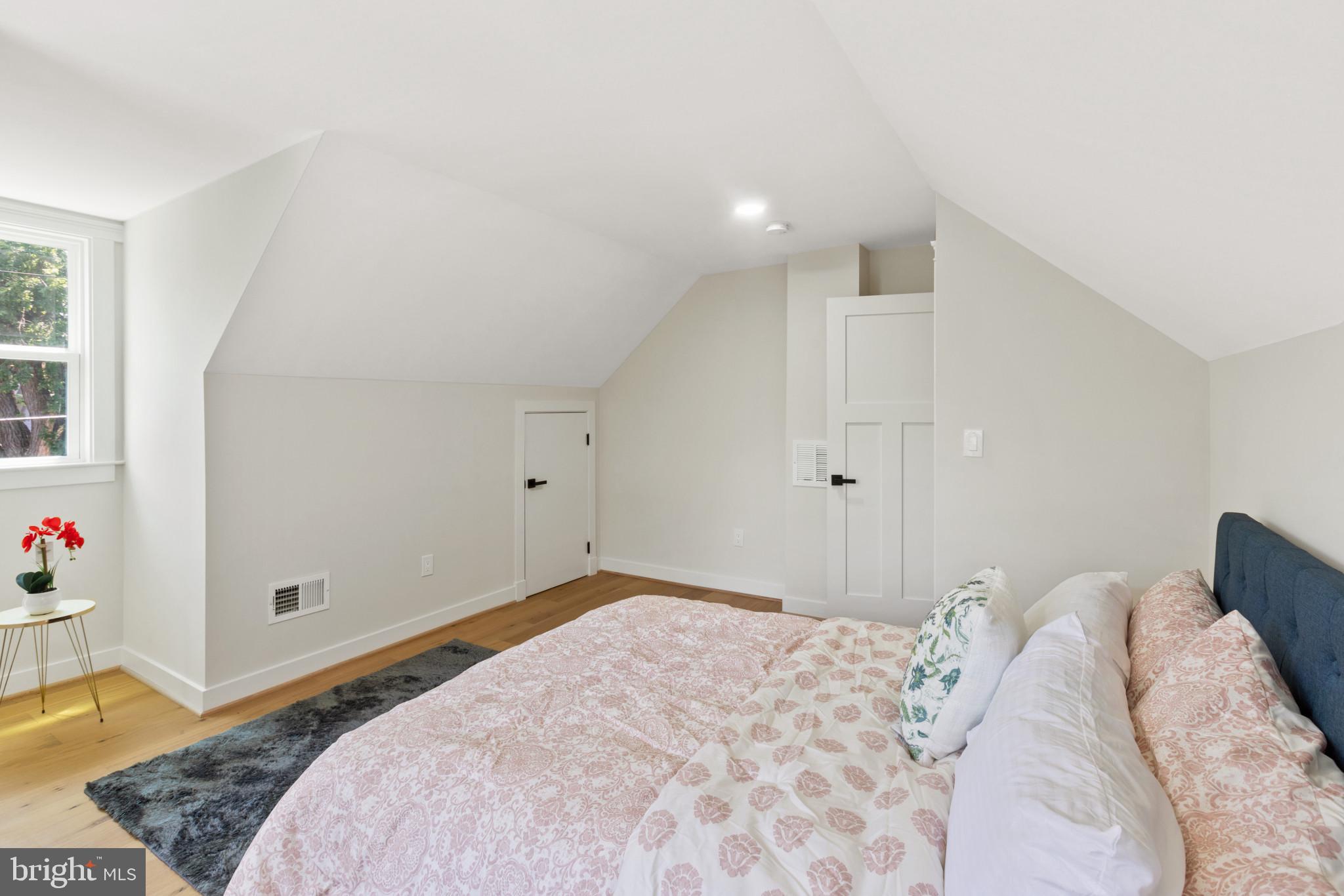 Real estate listing preview #34