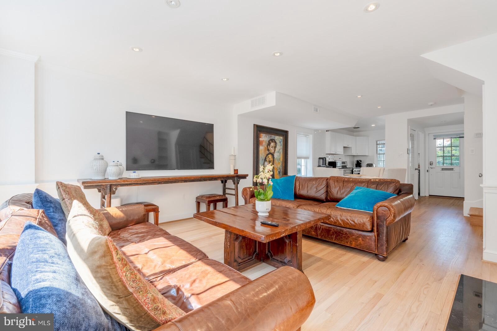 Real estate listing preview #6