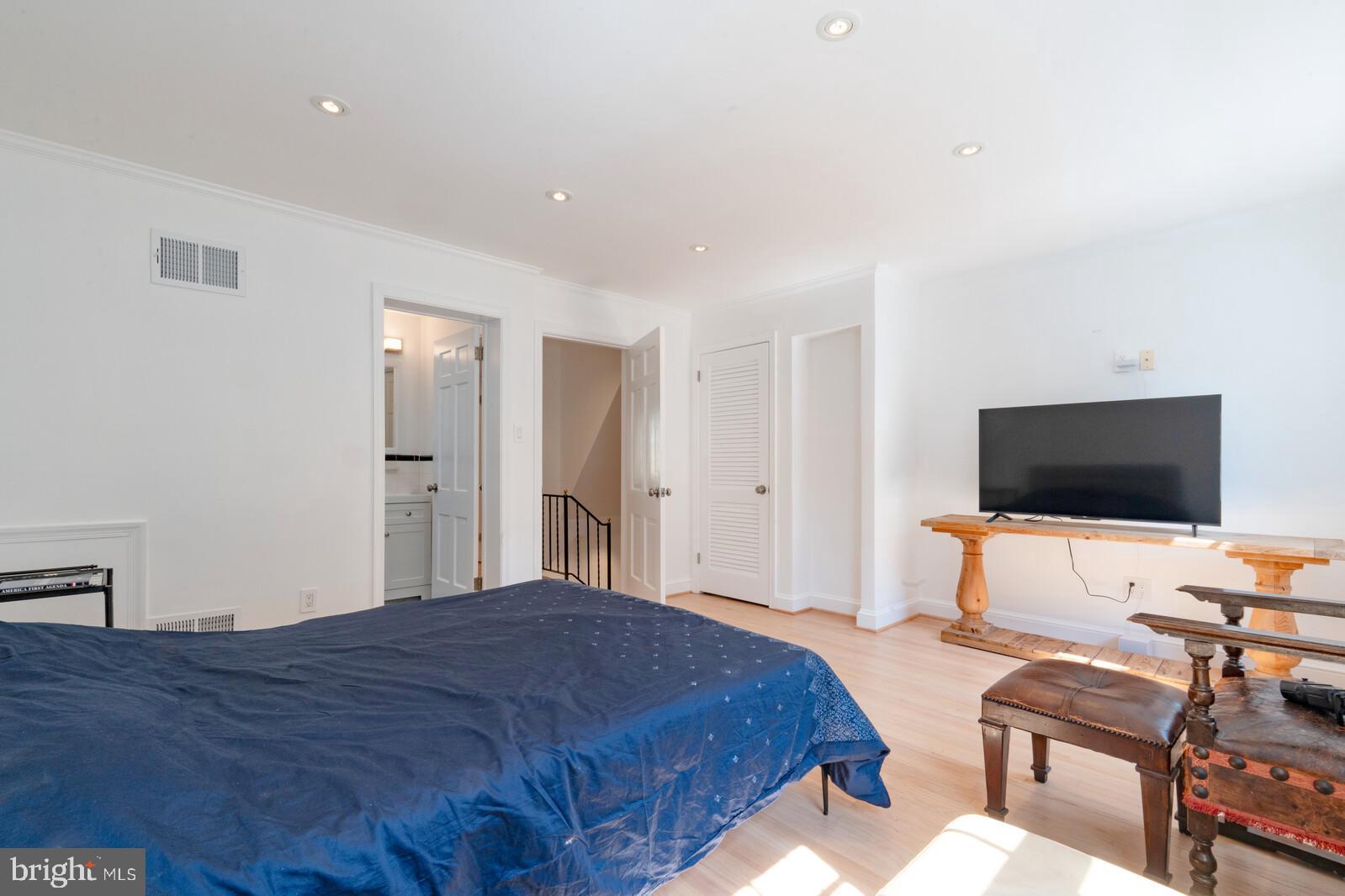 Real estate listing preview #18