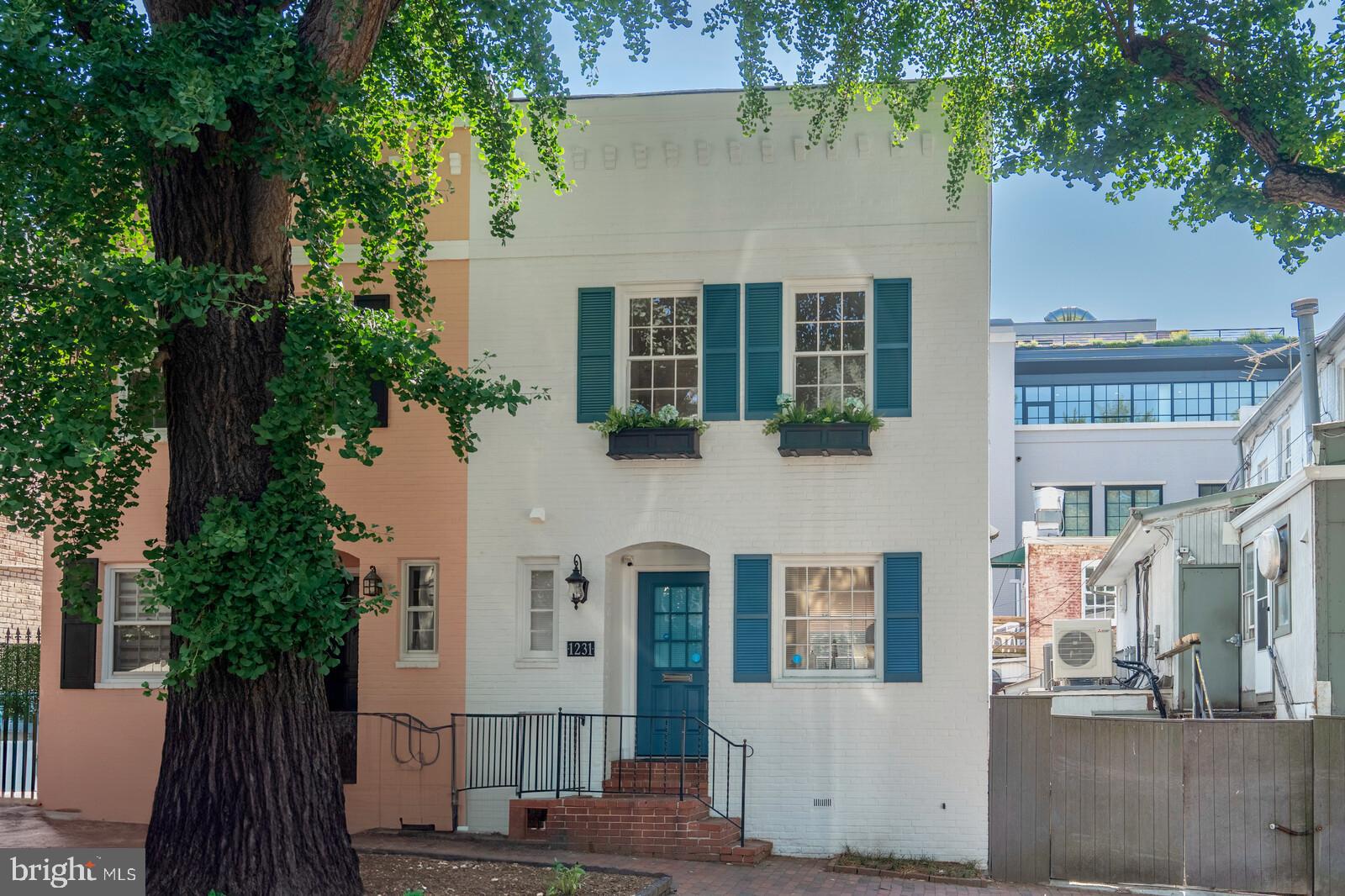 Real estate listing preview #1