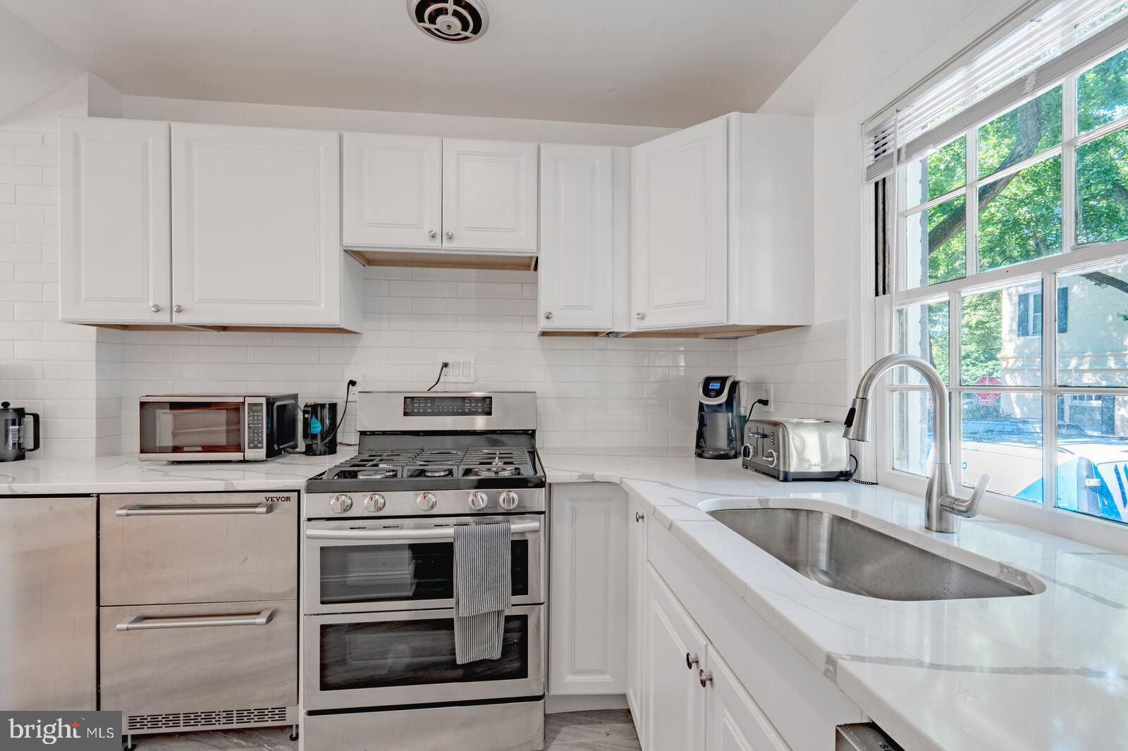 Real estate listing preview #10