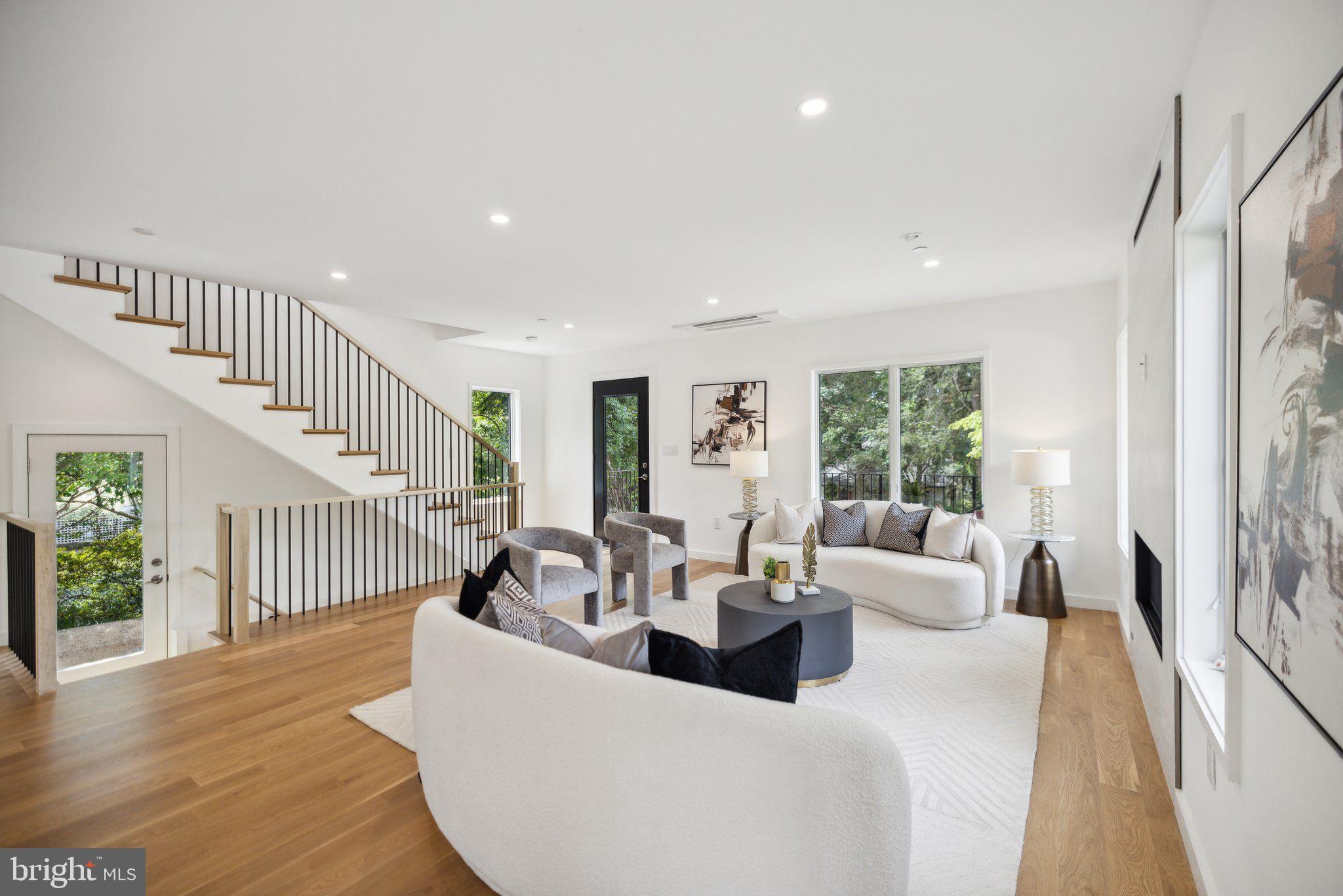 Real estate listing preview #6