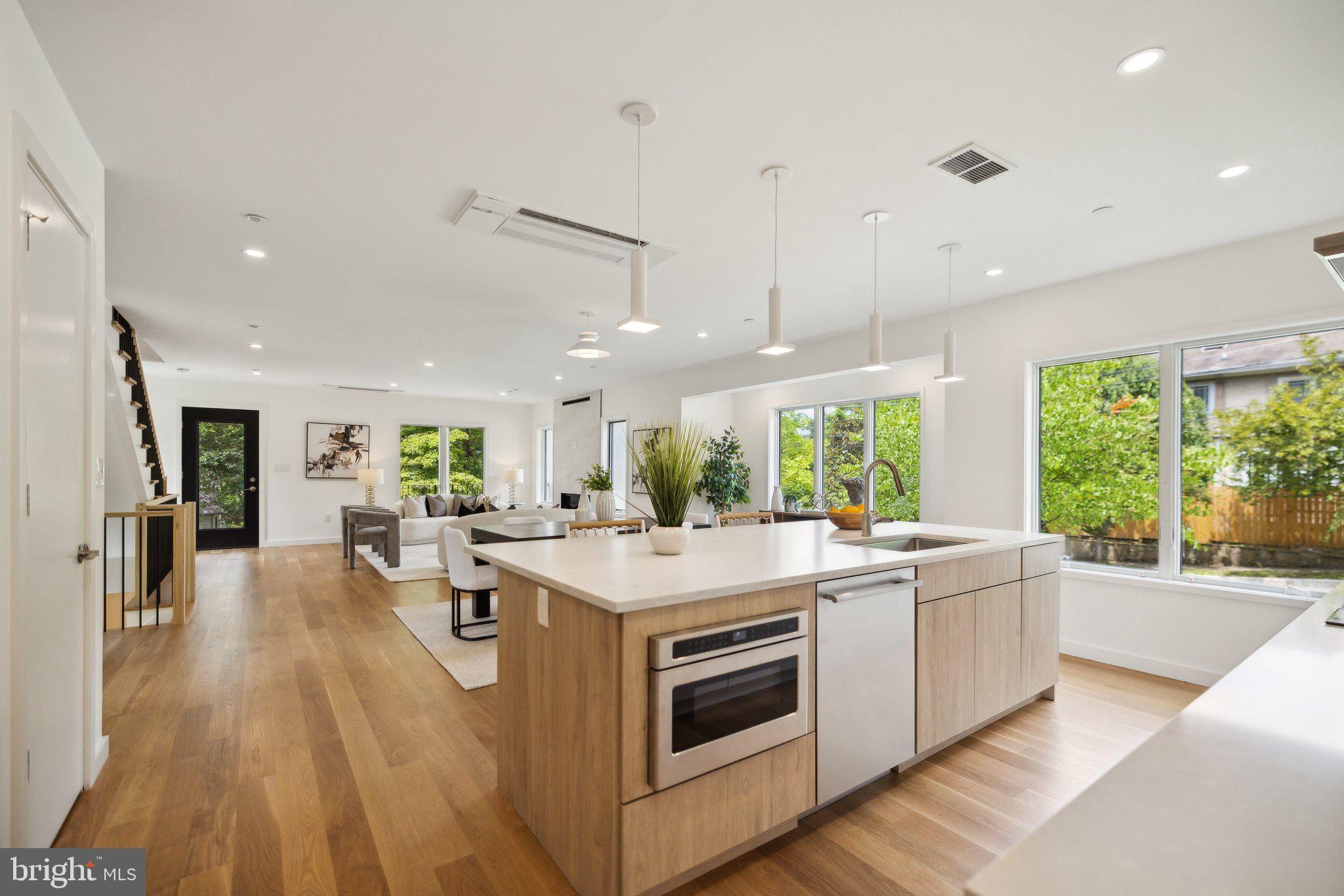 Real estate listing preview #13